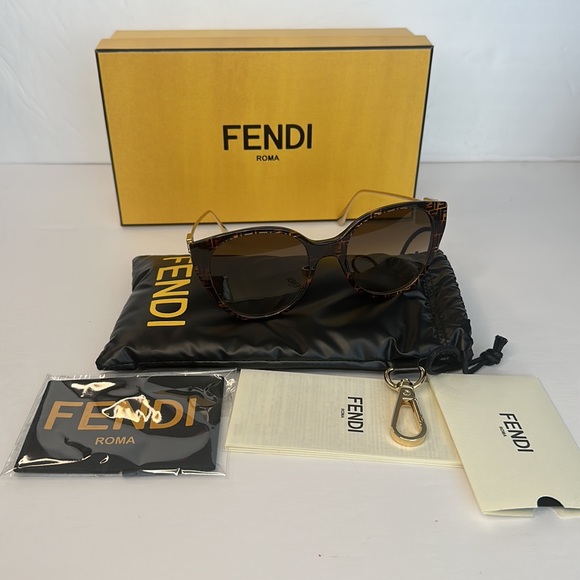 New Authentic 💯FENDI Brown Gradient Cat Eye Ladies Sunglasses FE40047I 55F 54 - Picture 9 of 12